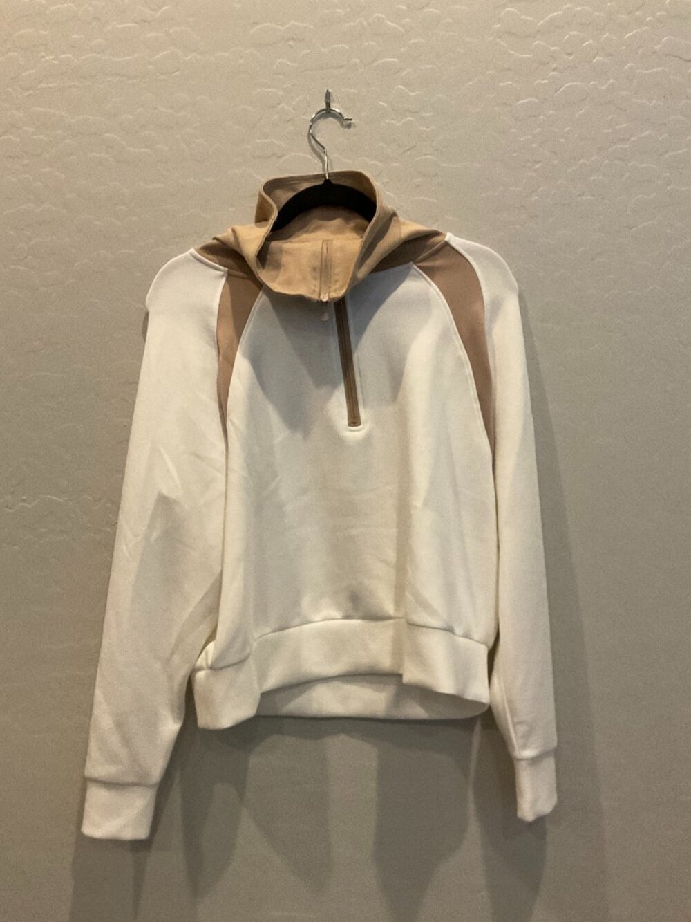Cropped Crane Cream & Tan Colorblock Half Zip Pullover Size M
